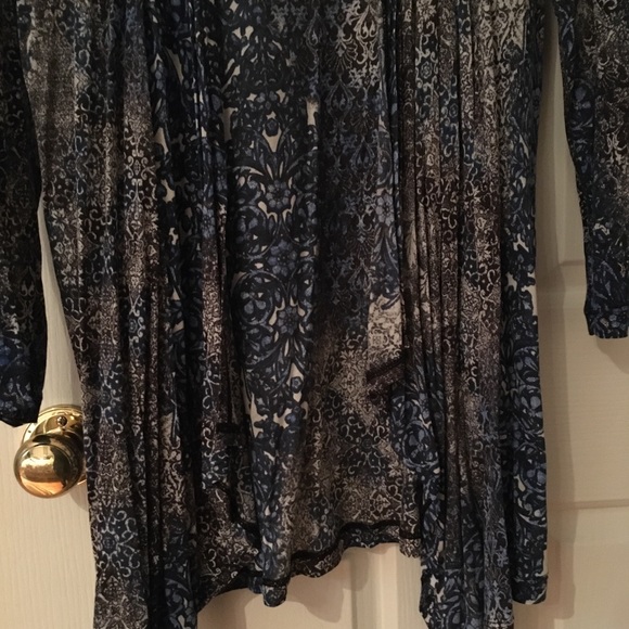 top to give you an extra layer size Small - Picture 3 of 3